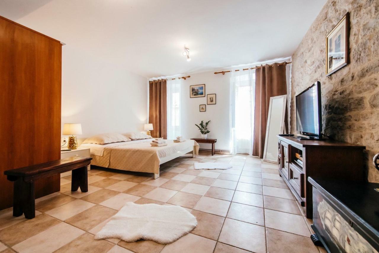 Heart Of Town Apartment Zadar Exterior photo